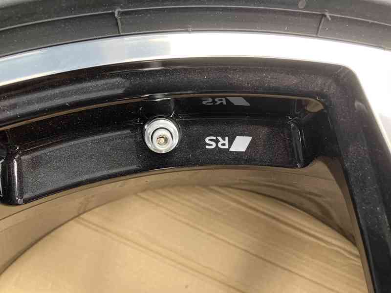 4M8601025CM alu kolo kola r23 rsq8 sq8 chrom - foto 4