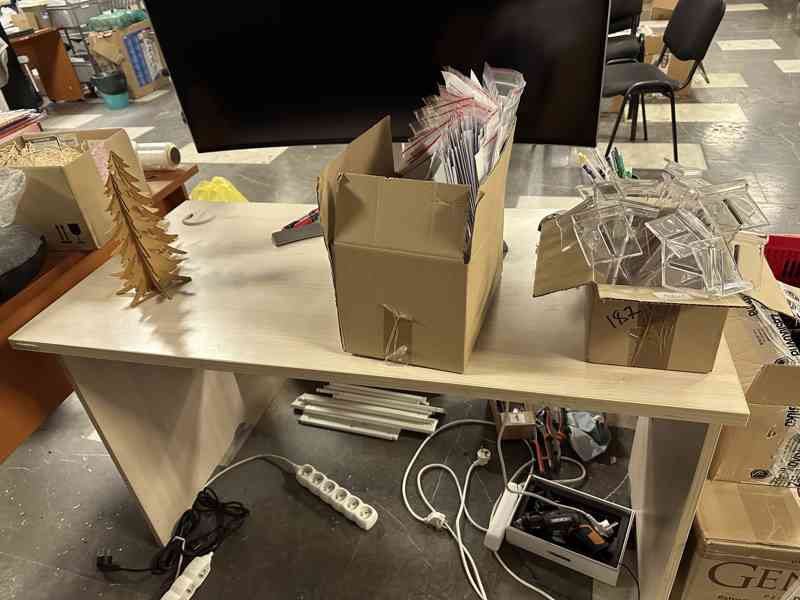 Pracovní stůl 120×60 (Office ProGateGE1200) 2 000 Kč za 3 ks - foto 3