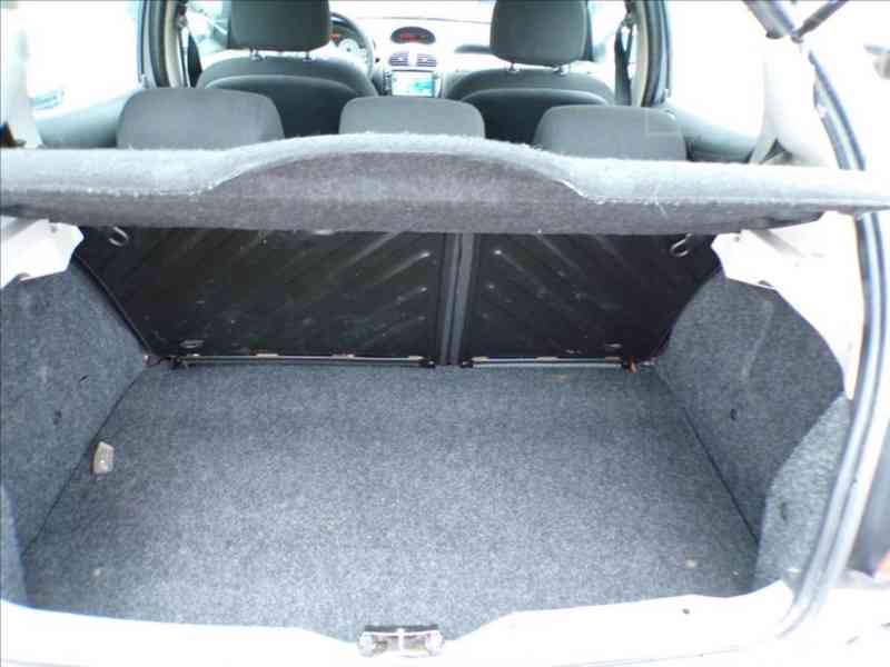 Peugeot 206 1,4 16V - foto 10
