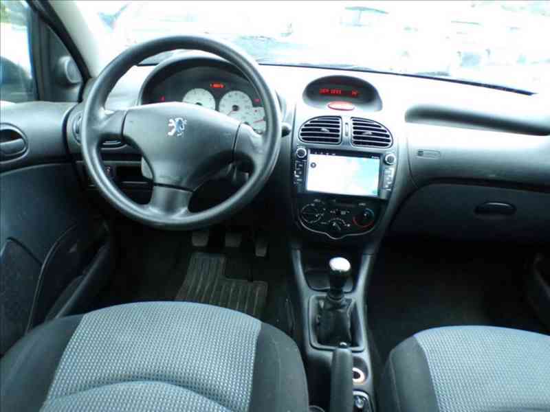 Peugeot 206 1,4 16V - foto 5