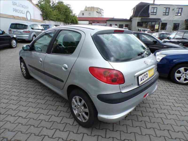 Peugeot 206 1,4 16V - foto 3