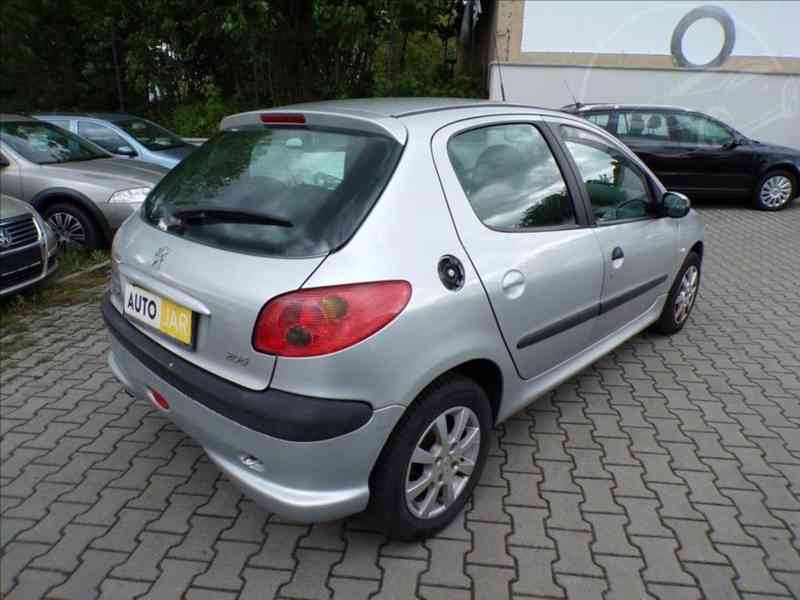 Peugeot 206 1,4 16V - foto 4