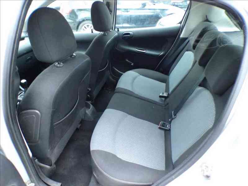 Peugeot 206 1,4 16V - foto 9