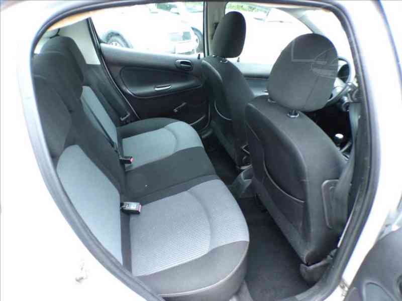 Peugeot 206 1,4 16V - foto 11