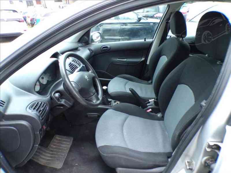 Peugeot 206 1,4 16V - foto 8