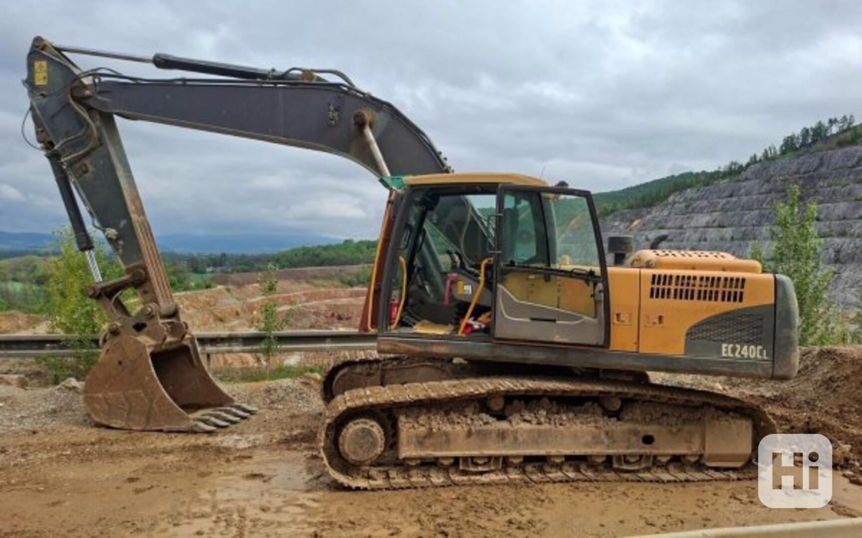 24.3t bagr Volvo EC240 pásák rypadlo - foto 1