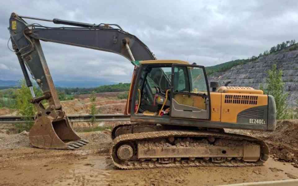 24.3t bagr Volvo EC240 pásák rypadlo - foto 1