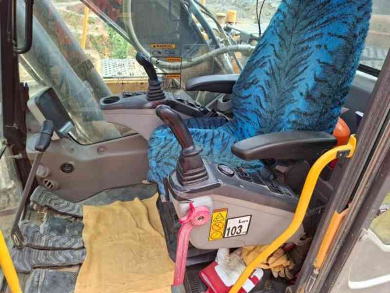 24.3t bagr Volvo EC240 pásák rypadlo - foto 6
