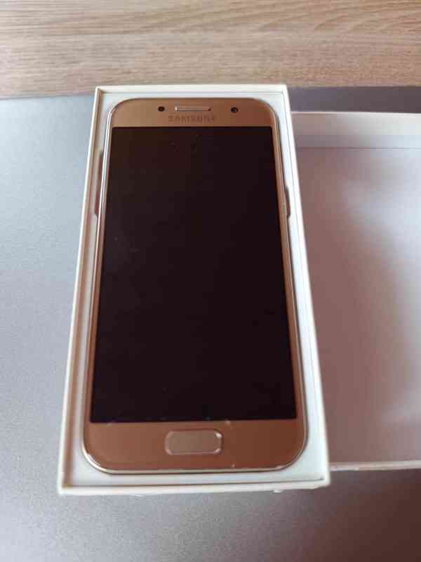Samsung Galaxy A3 Gold, obal, příslušenství - foto 4