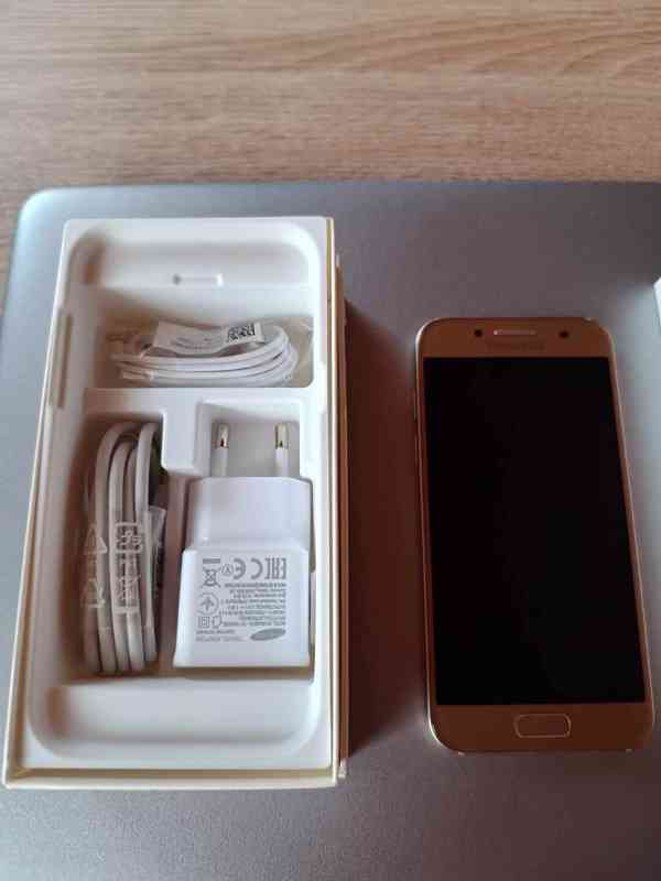 Samsung Galaxy A3 Gold, obal, příslušenství - foto 1
