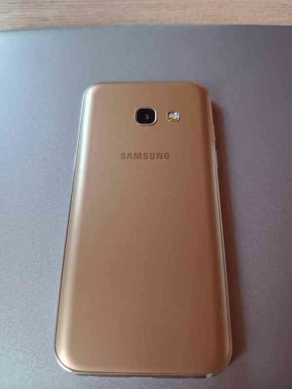 Samsung Galaxy A3 Gold, obal, příslušenství - foto 3
