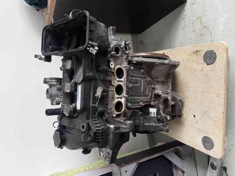 Prodám motor Toyota Yaeis  - foto 5