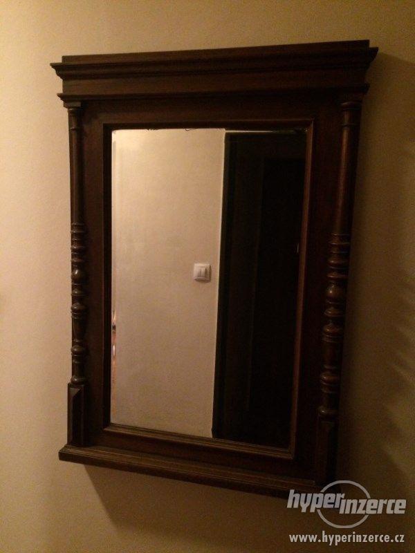 Velké dřevěné starožitné zrcadlo - foto 4