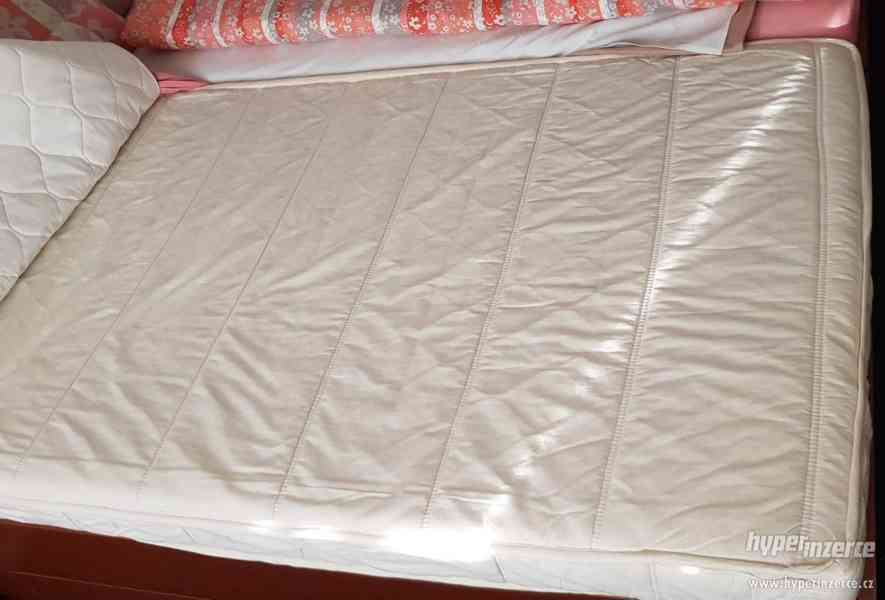 Ložnice postel matrace lamelové rošty, skříňka - foto 5
