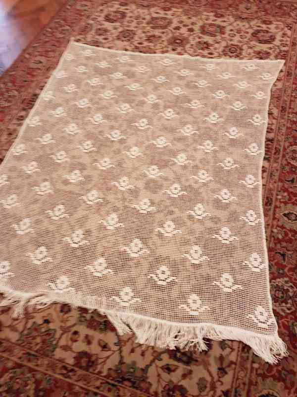 Starožitné ručně háčkované záclony č. 3 a č. 4 - foto 4