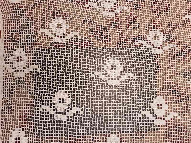 Starožitné ručně háčkované záclony č. 3 a č. 4 - foto 2