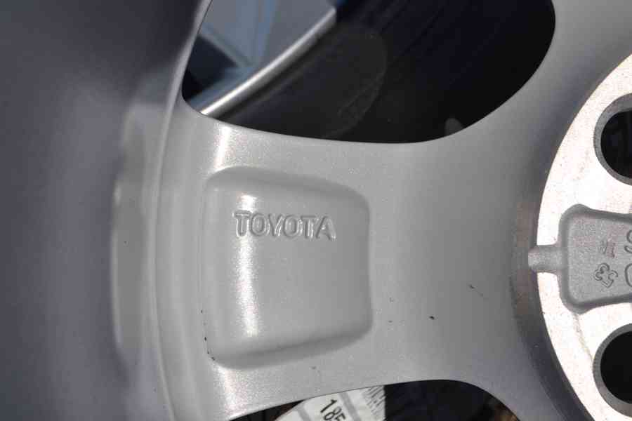 NOVÁ originální zimní sada Toyota Yaris, pneu 185/65 R15 - foto 24