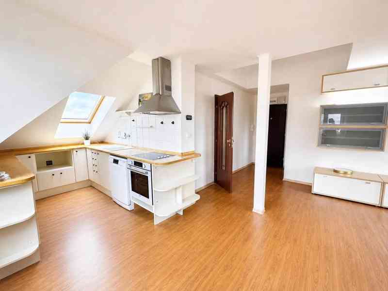 Pronájem bytu 2+kk 63 m² - foto 2