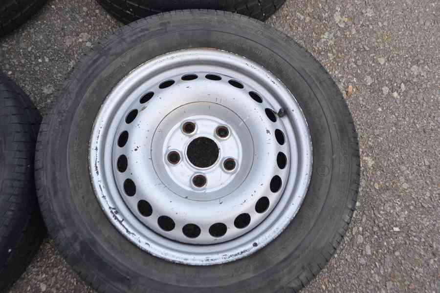 VW T5,T6 (6.1) - Sada pěkných letních kol 205/65R16C zánovní - foto 2
