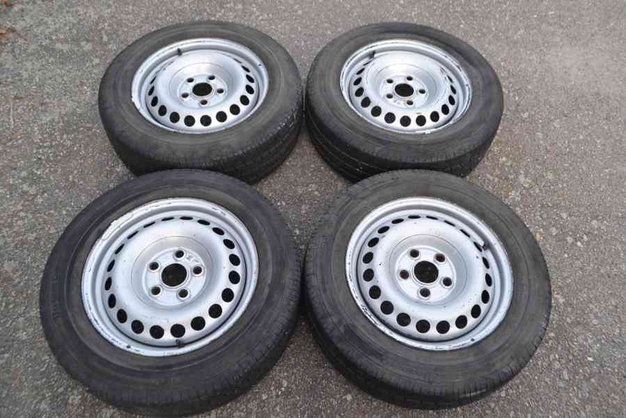 VW T5,T6 (6.1) - Sada pěkných letních kol 205/65R16C zánovní