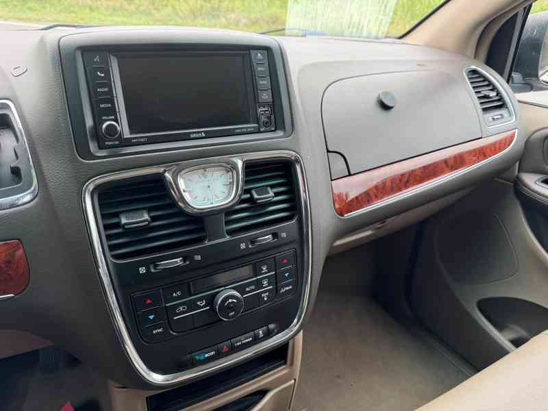 Chrysler Town & Country 3.6 LPG DVD START DO 2014 - foto 15