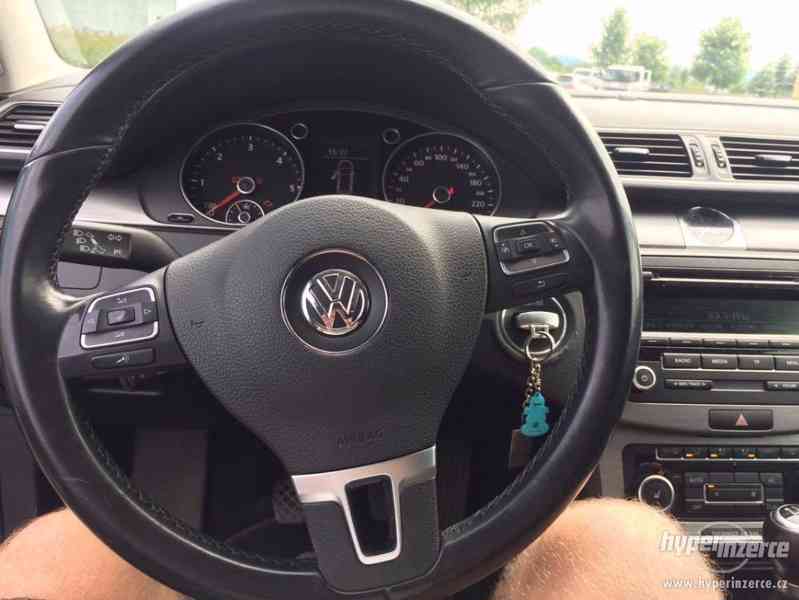 Prodám VW Passat b7 2.0 TDI Černá barva r.v 2011 - foto 11