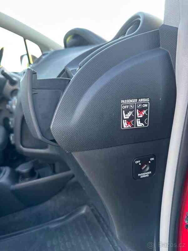 Toyota Yaris 1,0   120 tis. km, ideální první aut - foto 16