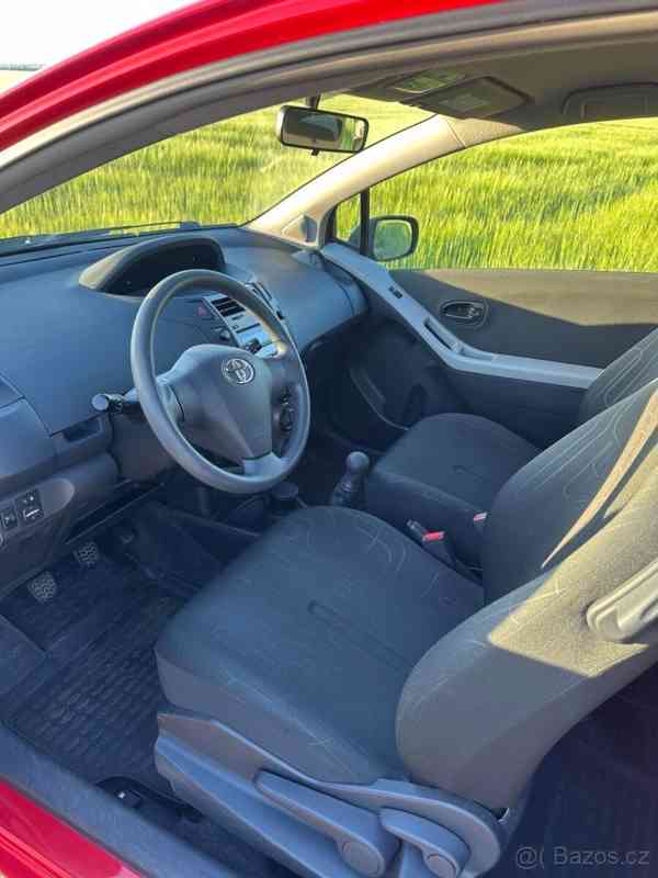 Toyota Yaris 1,0   120 tis. km, ideální první aut - foto 8