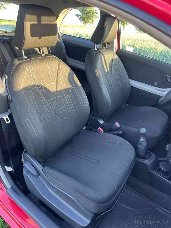 Toyota Yaris 1,0   120 tis. km, ideální první aut - foto 15