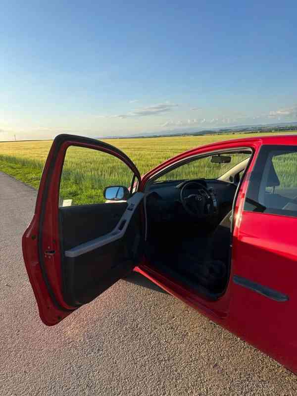 Toyota Yaris 1,0   120 tis. km, ideální první aut - foto 6