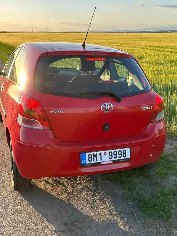 Toyota Yaris 1,0   120 tis. km, ideální první aut - foto 5