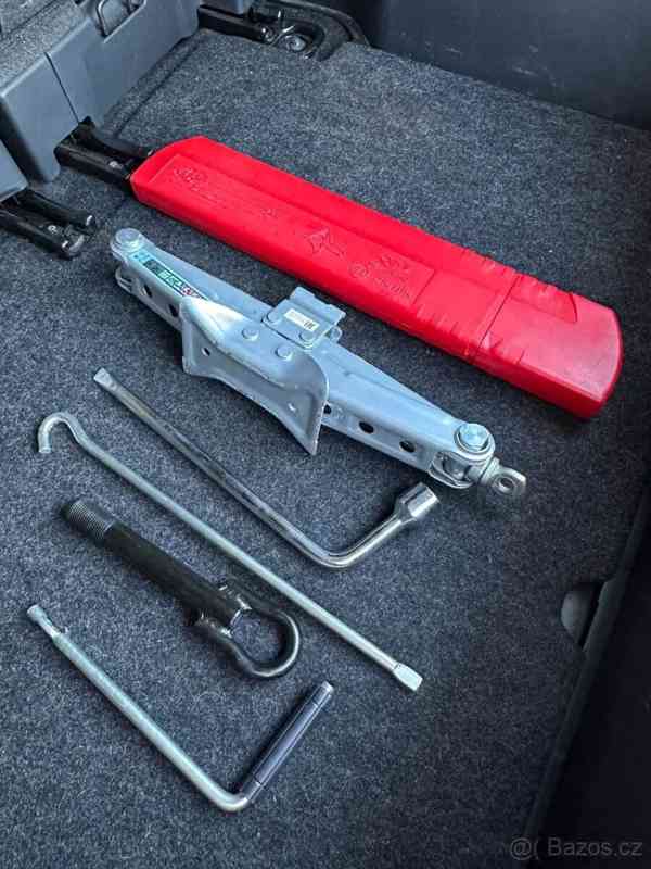 Toyota Yaris 1,0   120 tis. km, ideální první aut - foto 3