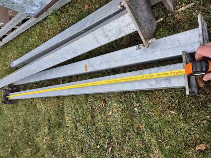 Venkovní ocelové schodiště – žárový zinek + tropické dřevo  - foto 5