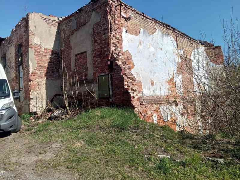 Prodej pozemků o celkové výměře 1401m2 s budovou ve Cvikově - foto 5