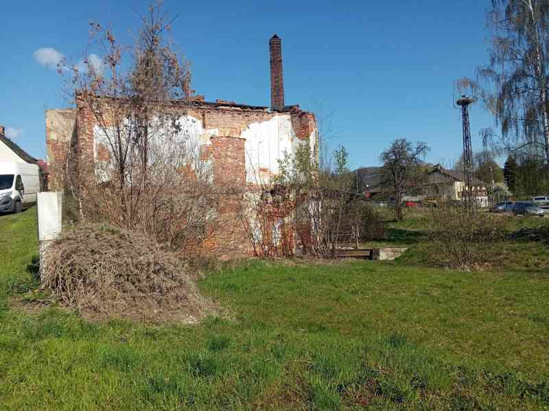Prodej pozemků o celkové výměře 1401m2 s budovou ve Cvikově - foto 4