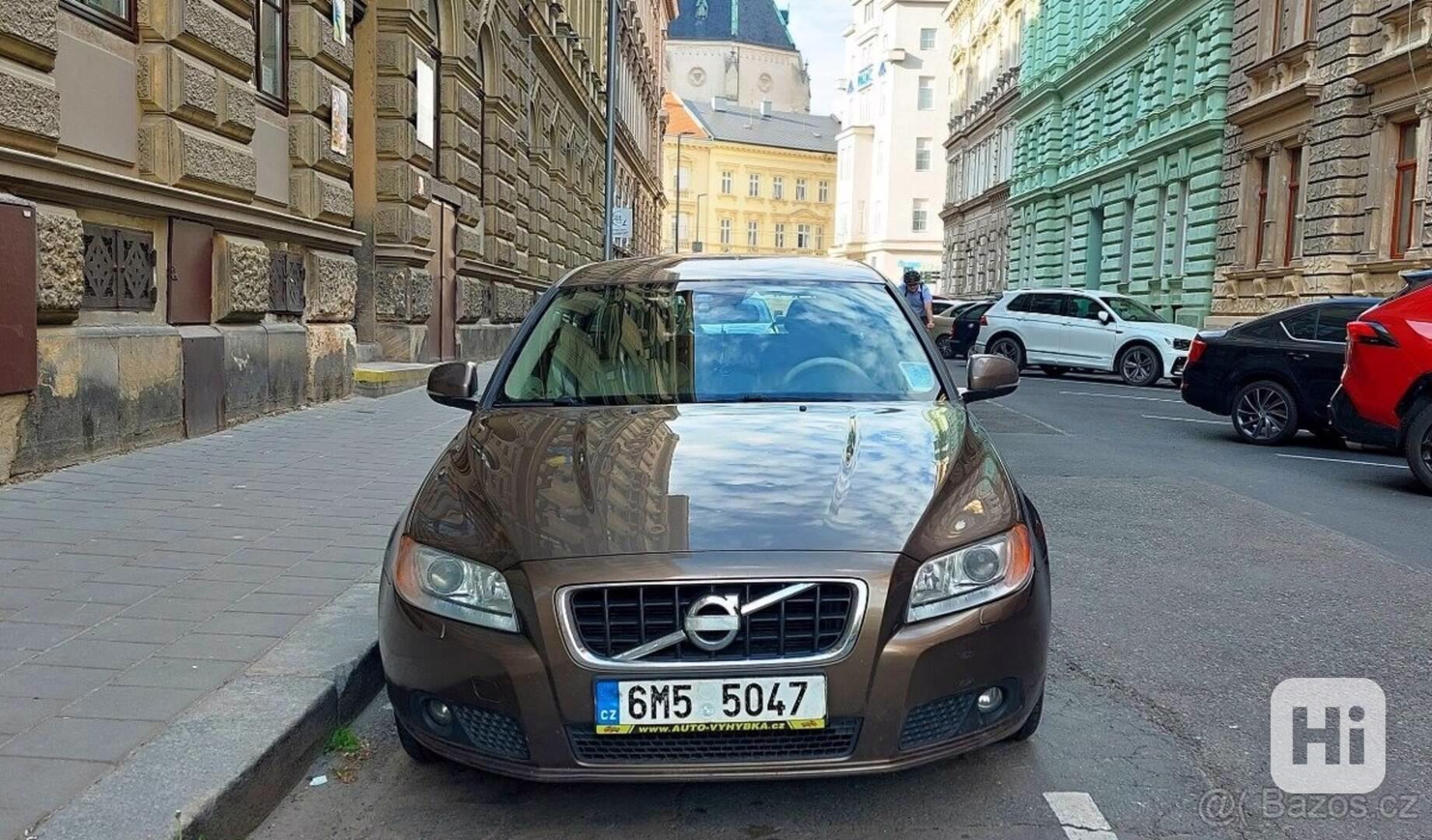 Volvo V70 2,4   D5, 2013, po STK - foto 1