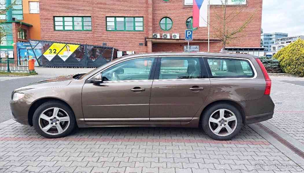 Volvo V70 2,4   D5, 2013, po STK - foto 8