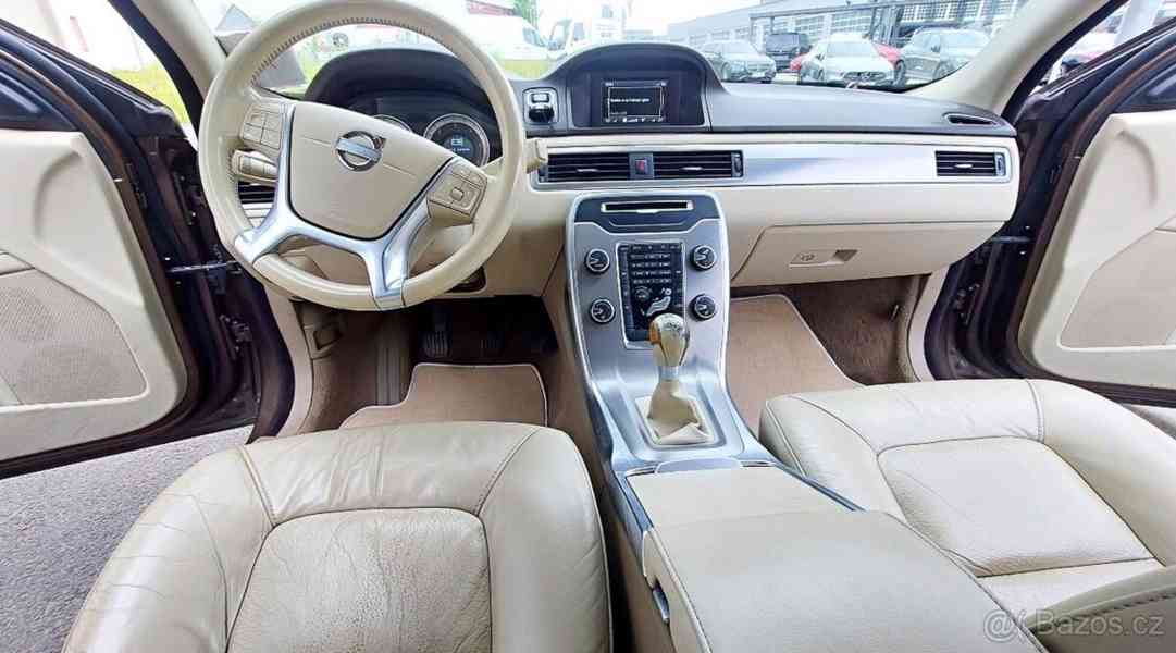 Volvo V70 2,4   D5, 2013, po STK - foto 9