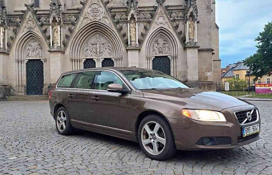 Volvo V70 2,4   D5, 2013, po STK - foto 15