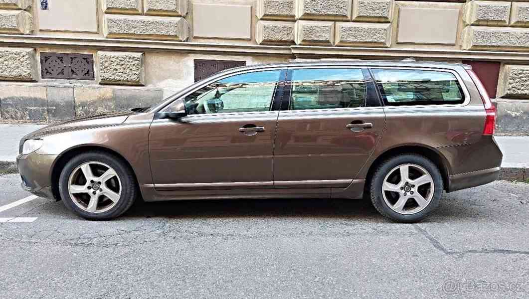 Volvo V70 2,4   D5, 2013, po STK - foto 5