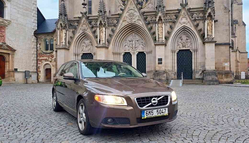 Volvo V70 2,4   D5, 2013, po STK - foto 7