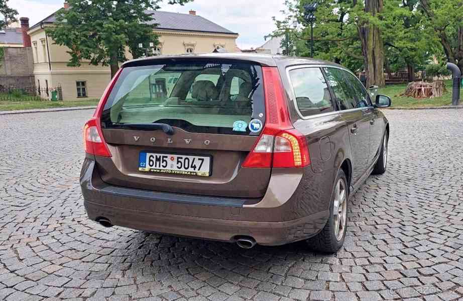 Volvo V70 2,4   D5, 2013, po STK - foto 17