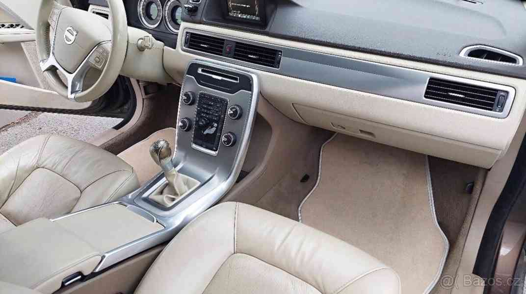 Volvo V70 2,4   D5, 2013, po STK - foto 13