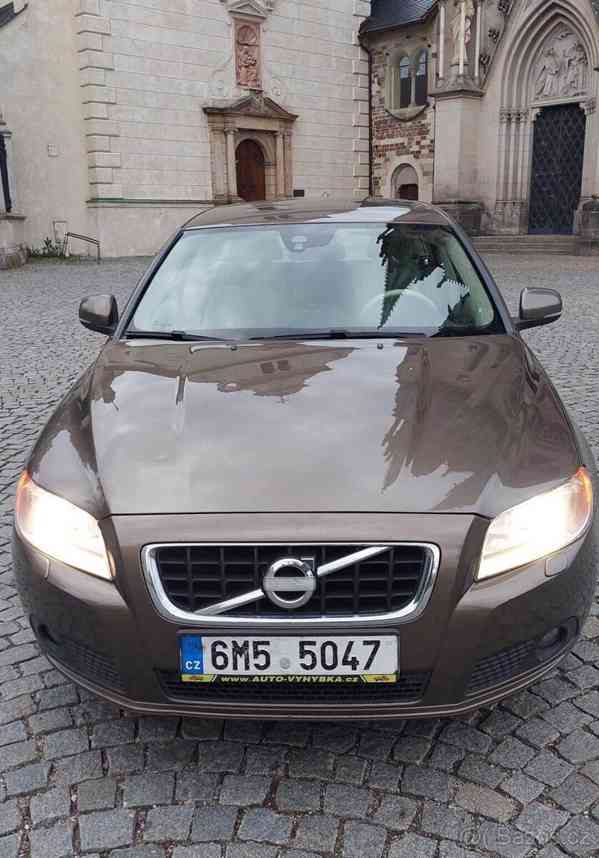 Volvo V70 2,4   D5, 2013, po STK - foto 16