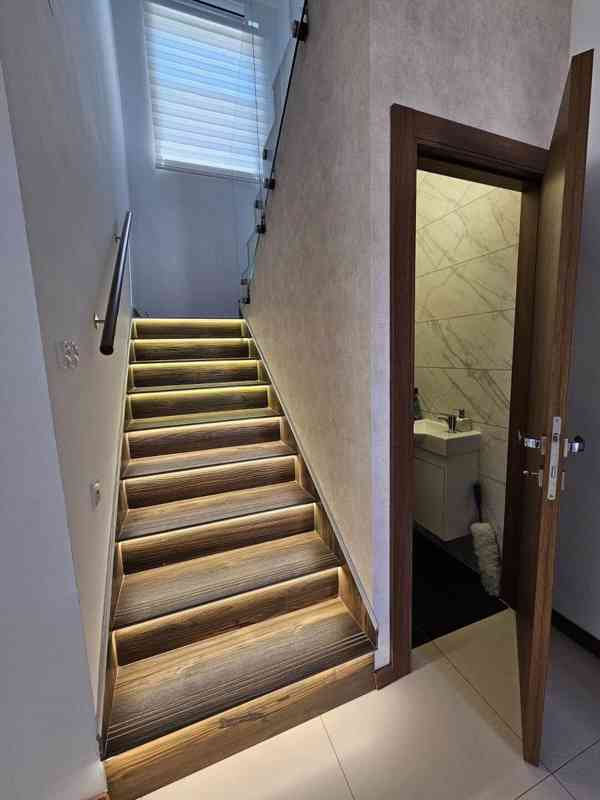 Moderní novostavba v Bačské Palance – ihned k nastěhování - foto 13