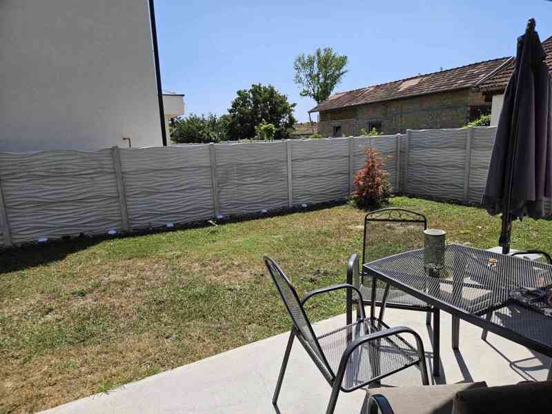 Moderní novostavba v Bačské Palance – ihned k nastěhování - foto 8