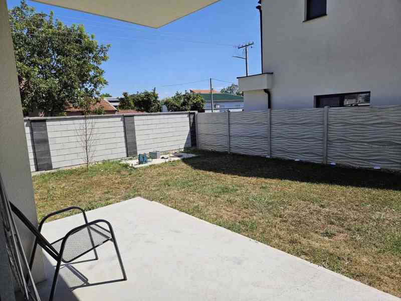 Moderní novostavba v Bačské Palance – ihned k nastěhování - foto 10