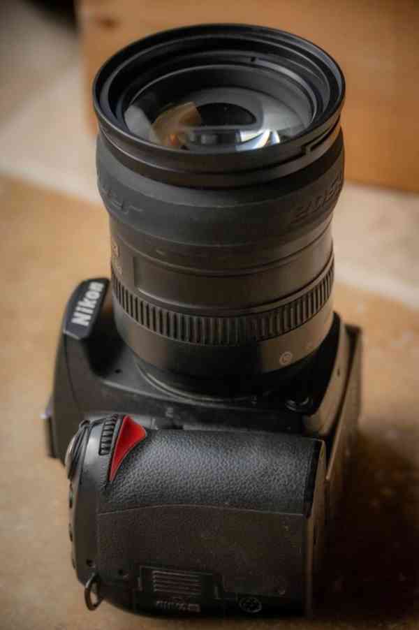 Nikon D90 + objektiv 18-200 mm - foto 6