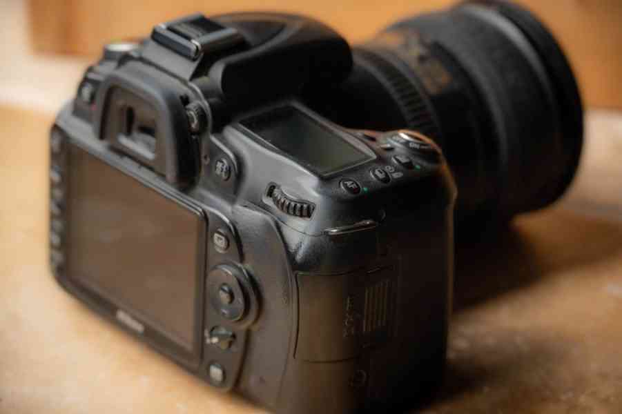 Nikon D90 + objektiv 18-200 mm - foto 5