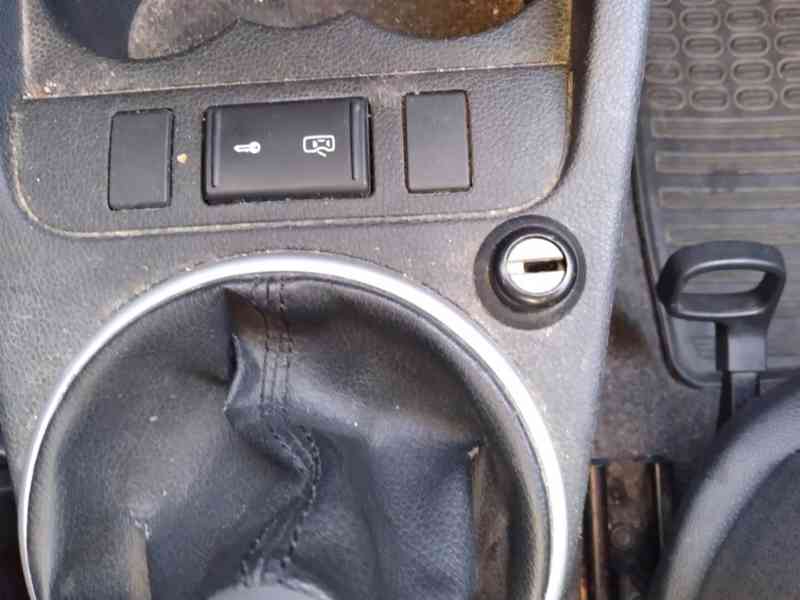 ŠKODA ROOMSTER 1.4 16B STYLE ČR,SERVISKA - foto 23